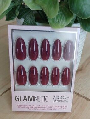 NWT Glamnetic In Medium Oval ~ Berry Tempted Perfect For Upcoming Fall & Holiday